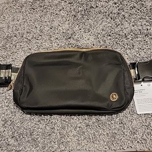 Lululemon everywhere belt bag 1L